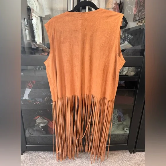 Fornia faux suede jacket, super cute with a pair of jeans or jean shorts! - Picture 2 of 3